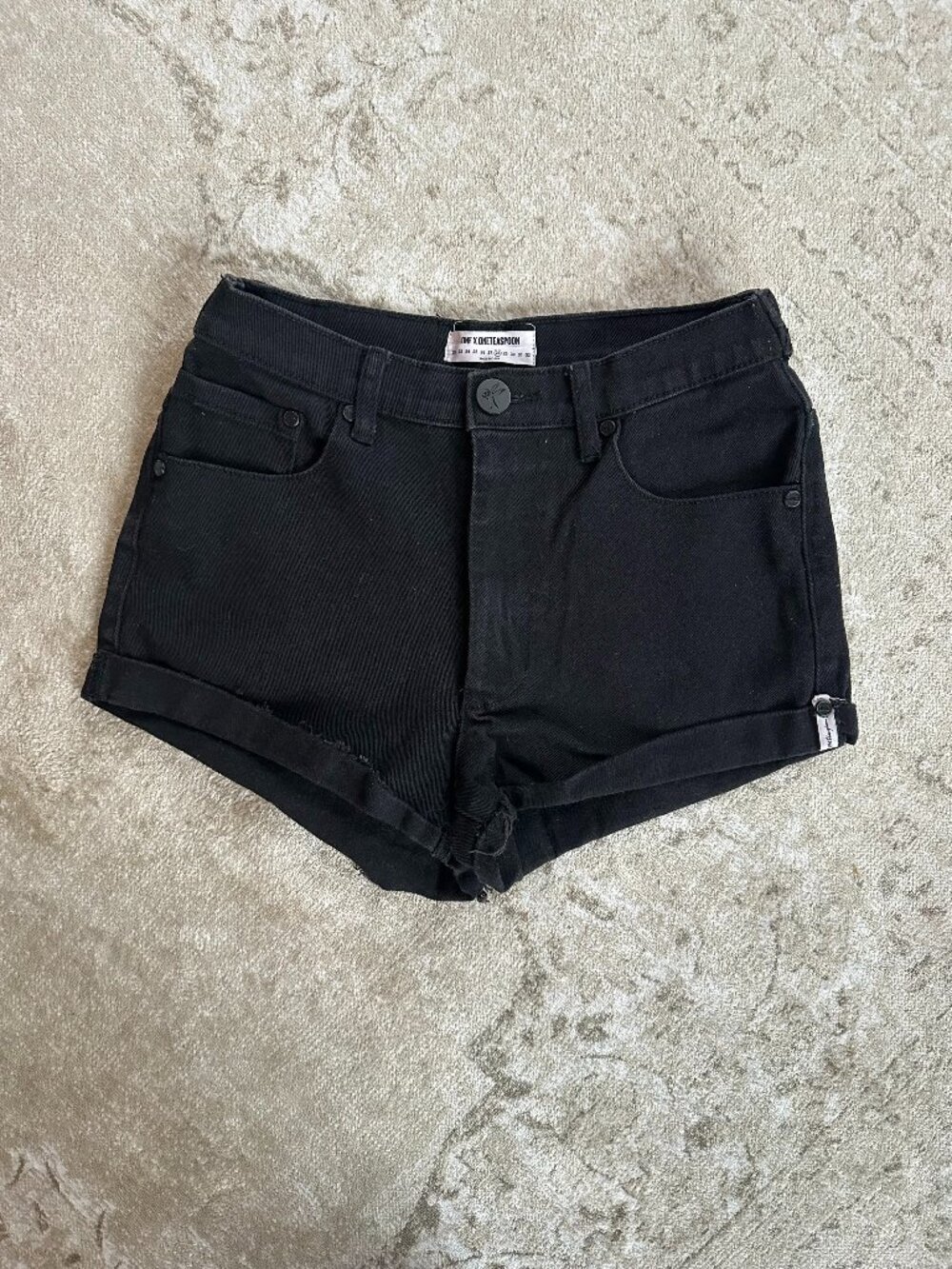 One Teaspoon "Harlets" black denim shorts – size 28 🖤
